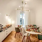 Trastevere 2.0 Oda ve Kahvaltı Roma